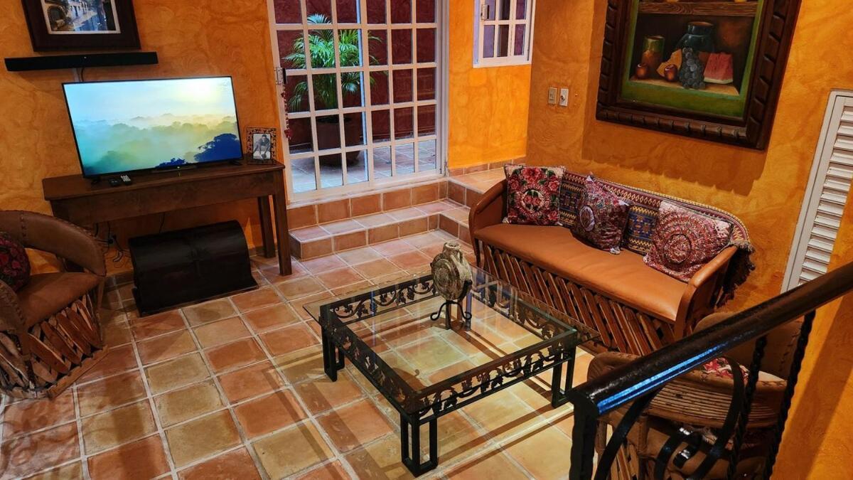 Casa Colonial, Zapote